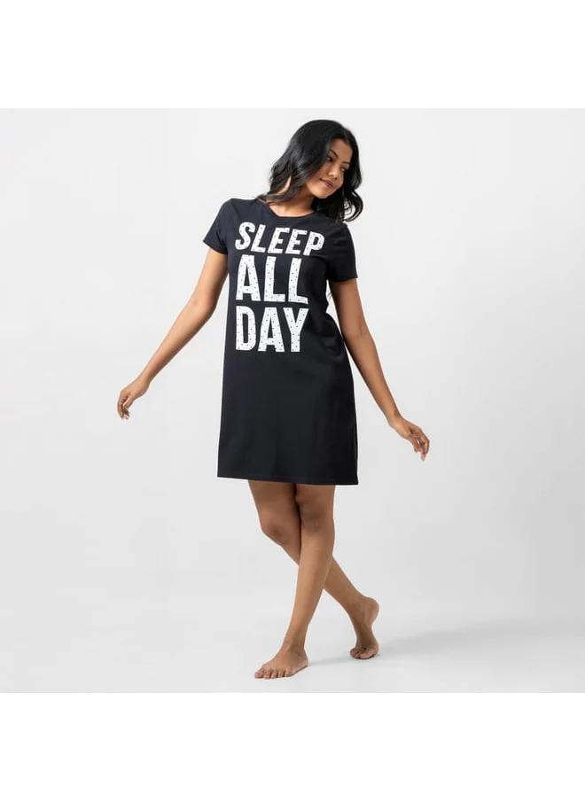 Aadaraya Aadaraya Slogan Print Sleepshirt with Short Sleeves and Crew Neck