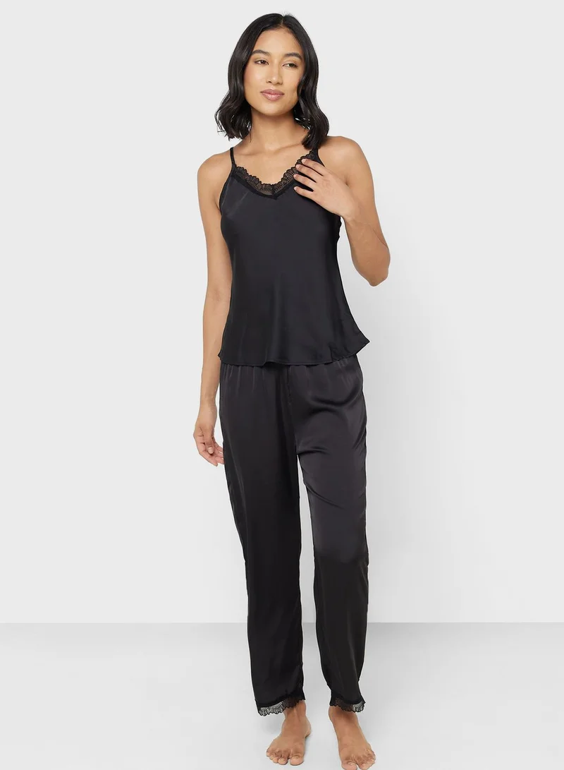 جينجر Lace Detail Satin Cami Top & Pyjama Set