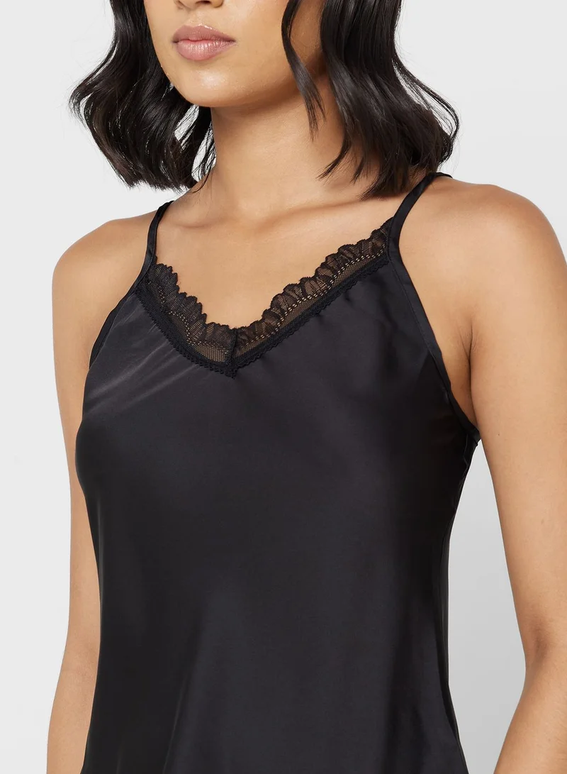 جينجر Lace Detail Satin Cami Top & Pyjama Set