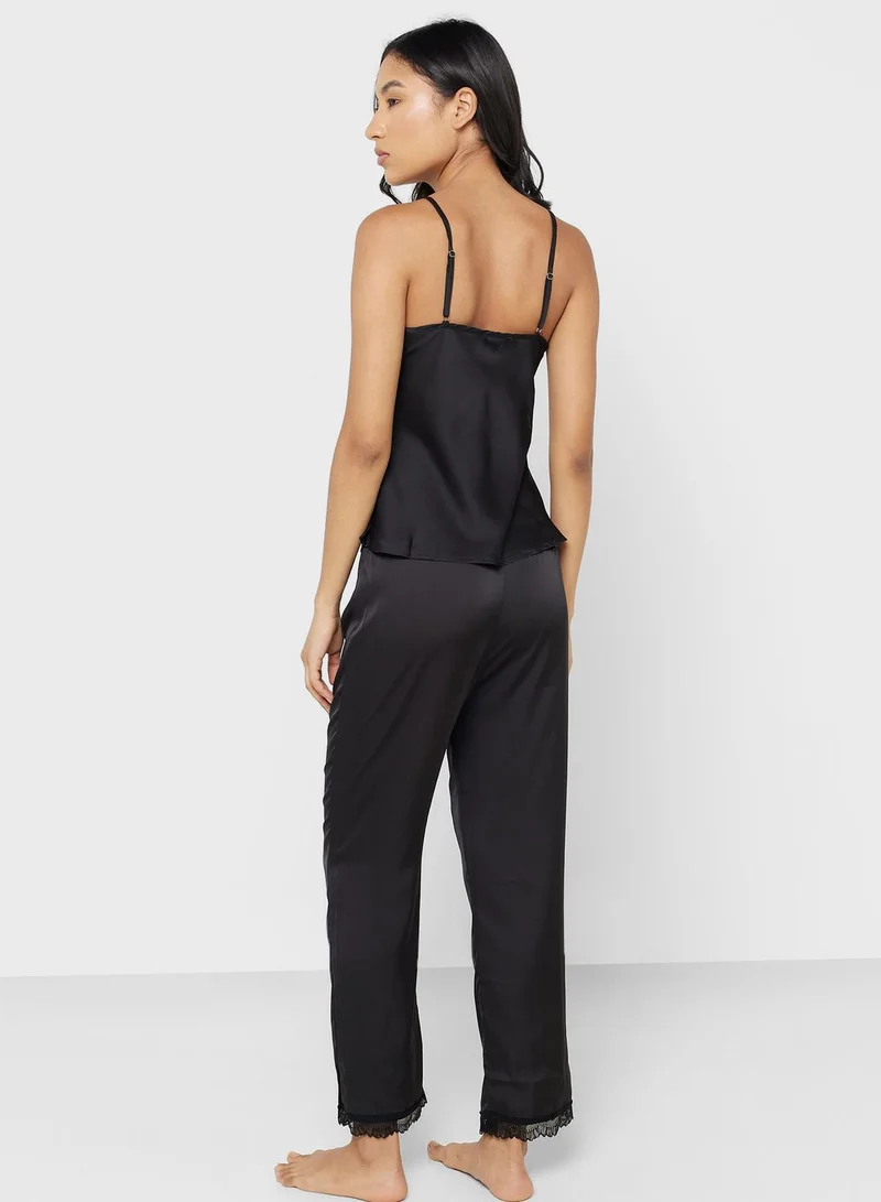جينجر Lace Detail Satin Cami Top & Pyjama Set