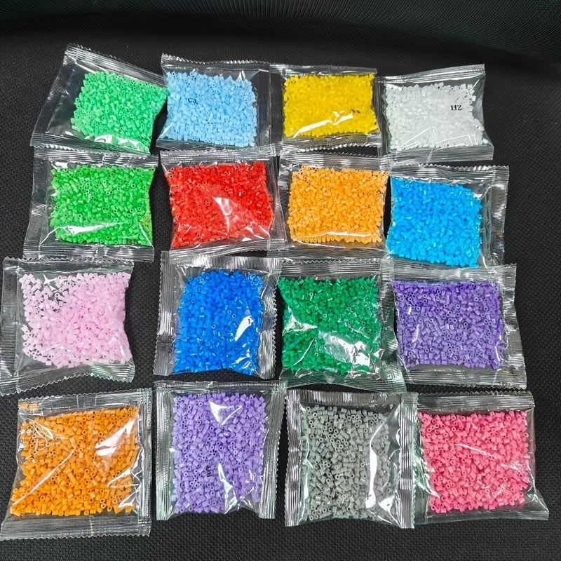 1000 Pcs 2.6mm Pony Beads Random Color Bulk Pack D6 - Image 1