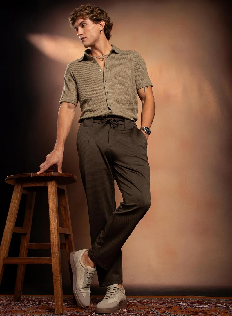 Campus Sutra Campus Sutra Men's Coffee Brown Waffle Chino Trousers For Casual Wear | Mid-Rise | Regular Fit | Drawstring Closure | Trousers Crafted With Comfort Fit For Everyday Wear