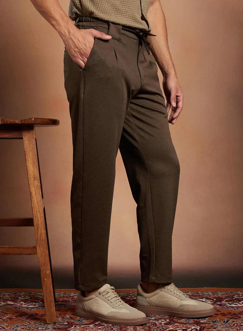 Campus Sutra Campus Sutra Men's Coffee Brown Waffle Chino Trousers For Casual Wear | Mid-Rise | Regular Fit | Drawstring Closure | Trousers Crafted With Comfort Fit For Everyday Wear