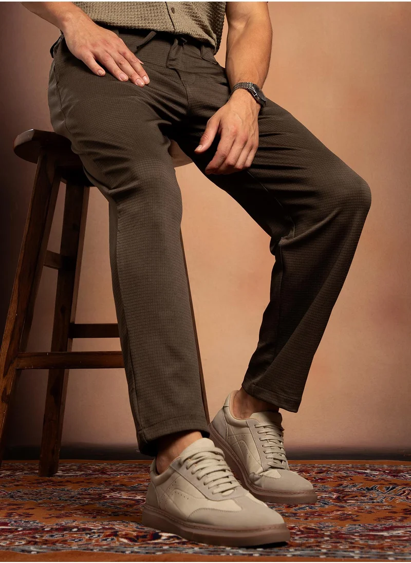 Campus Sutra Campus Sutra Men's Coffee Brown Waffle Chino Trousers For Casual Wear | Mid-Rise | Regular Fit | Drawstring Closure | Trousers Crafted With Comfort Fit For Everyday Wear