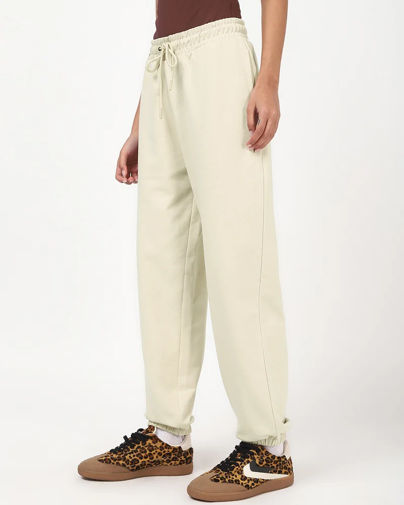 بيواكوف بنطلون رياضي نسائي واسع باللون الأبيض المائل للصفرة