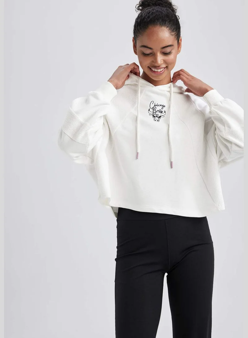 DeFacto Woman NBA Chicago Bulls Licenced Hooded Long Sleeve Knitted Sweatshirt