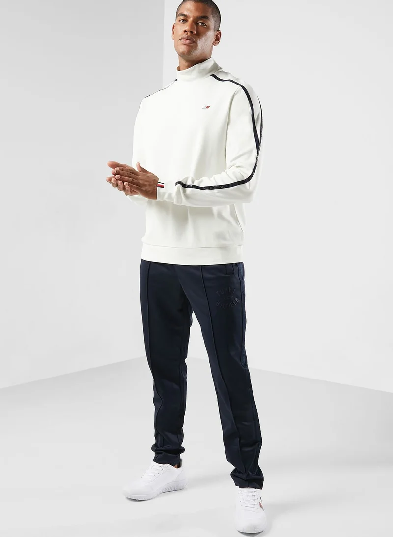 TOMMY HILFIGER Logo Sweatshirt