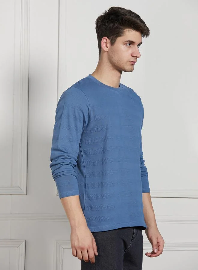 دينيس لينغو تيشيرت بياقة دائرية بنقوش بارزة بقصة عادية من ستايلي