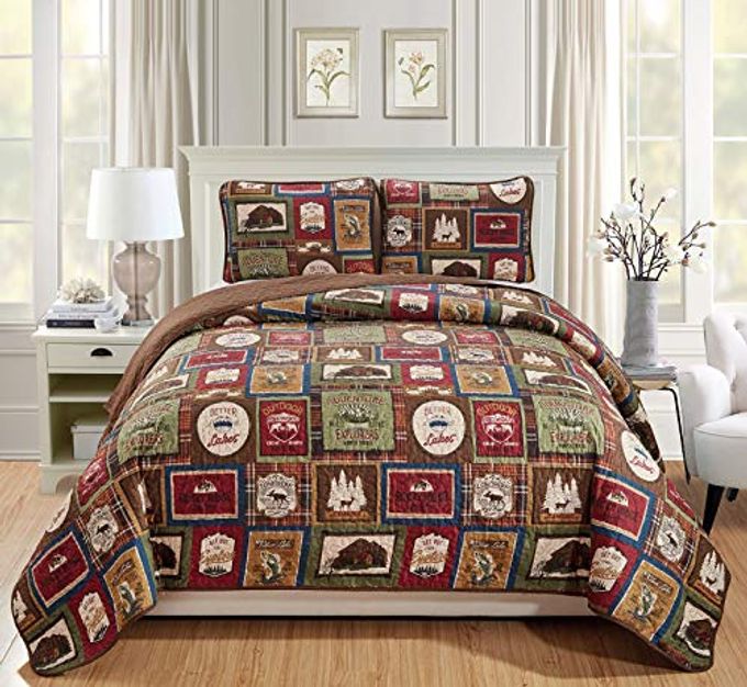SOUTHWESTERN GREAT OUTDOORS WILDERNESS CABIN LODGE AND LAKEHOUSE 3PIECE QUILT BEDDING SET WITH PLAID PATTERNS AND OUTDOOR DESTINATION SIGNS QUILTED BEDSPREAD KINGCALKING LODGE