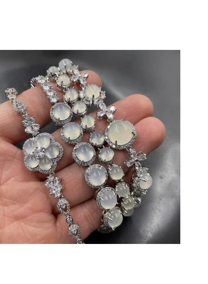 Women's Exquisite High-End Atmospheric Bracelet  - Image 2