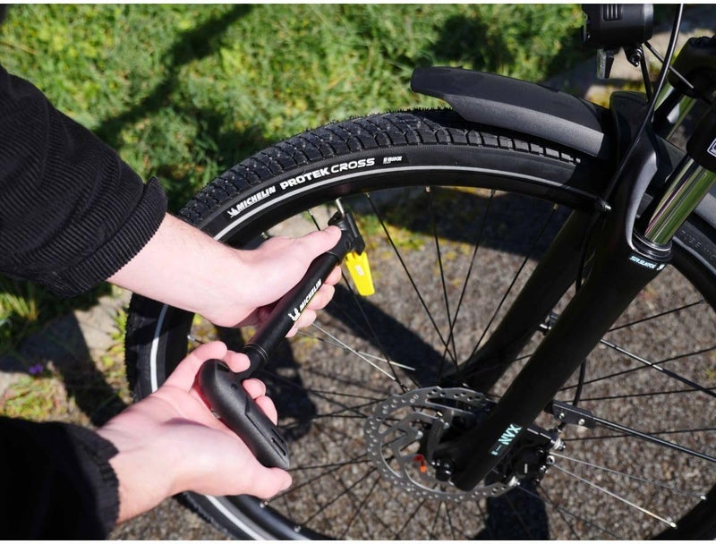 MICHELIN - Air Tech Dual-Head Aluminium Mini Pump - Max Pressure 8 Bar/120 PSI - Lightweight and Easy to Use - T-Handle - Bicycle Attachment Included - Compatible Presta, Schrader, Dunlop Valves - Image 4