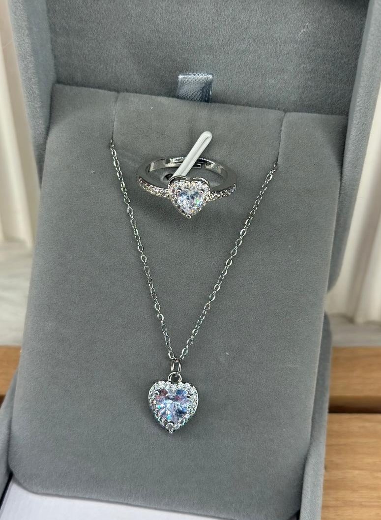 طقم مايا اكسسورات مميز وفريد ​​(قلادة + خاتم) طقم قلب فضي من الفولاذ المقاوم للصدأ مطلي بالفضة (S11) - Image 2