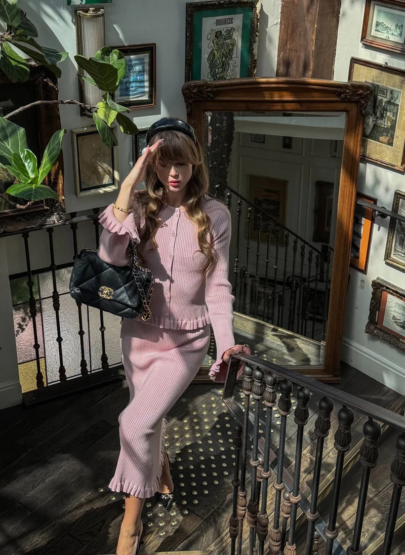 ليتشي تنورة متوسطة الطول محبوكة ومضلعة مع كشكشة