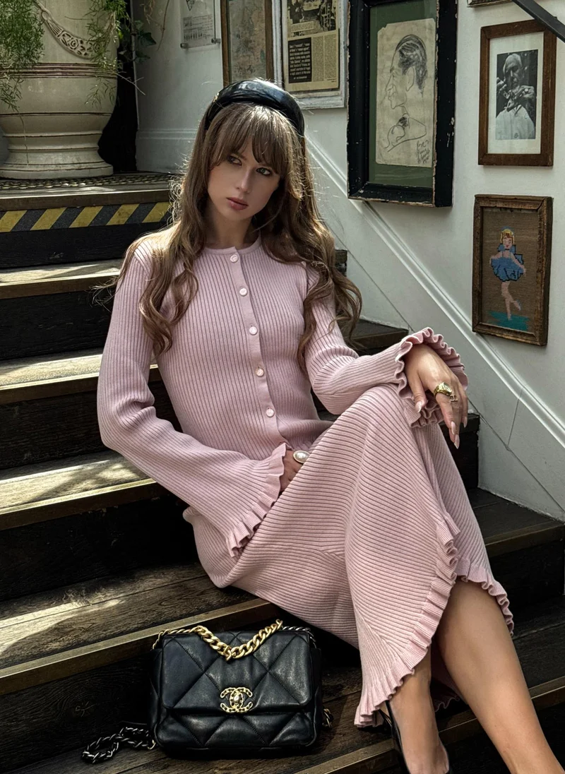 ليتشي تنورة متوسطة الطول محبوكة ومضلعة مع كشكشة