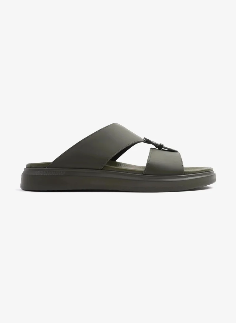 UOMO كافالير UOMO CAVALIER CLASSIC TRIM EXTRA CUSHIONED SANDALS