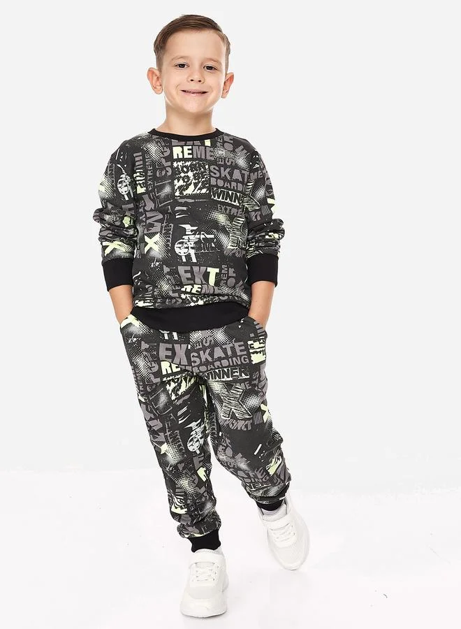 فكتور اند جين مجموعة من جوغر وسويت شيرت مطبع بالكامل