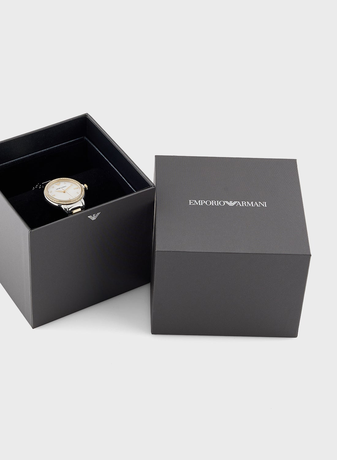 ساعة نسائية AR