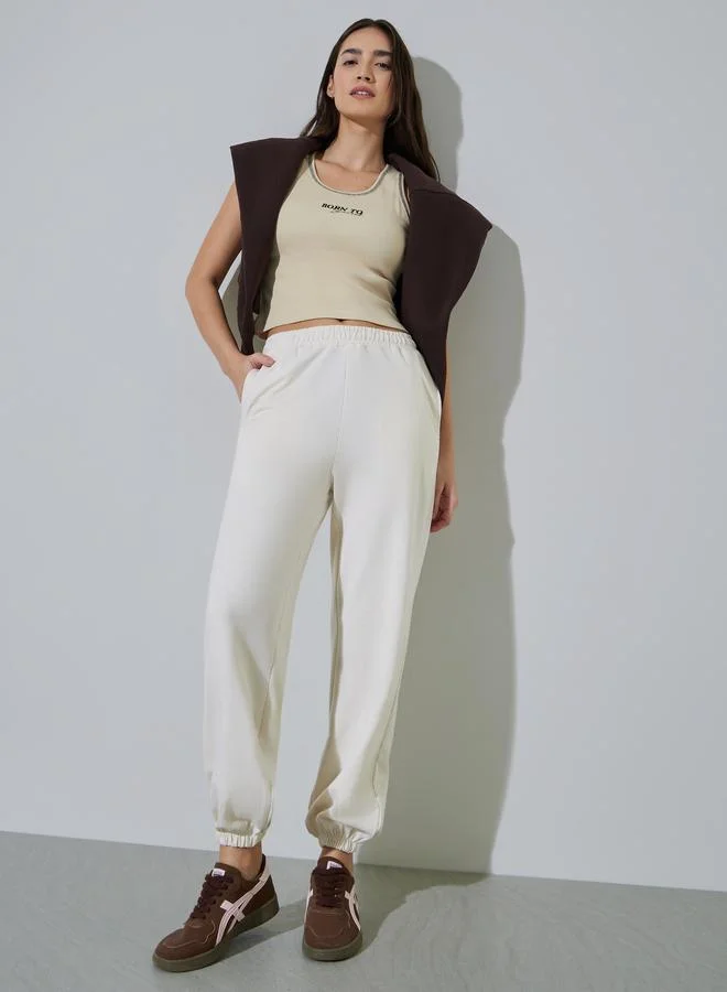 ستايلي Cream Solid Mid-Rise Cuffed Joggers