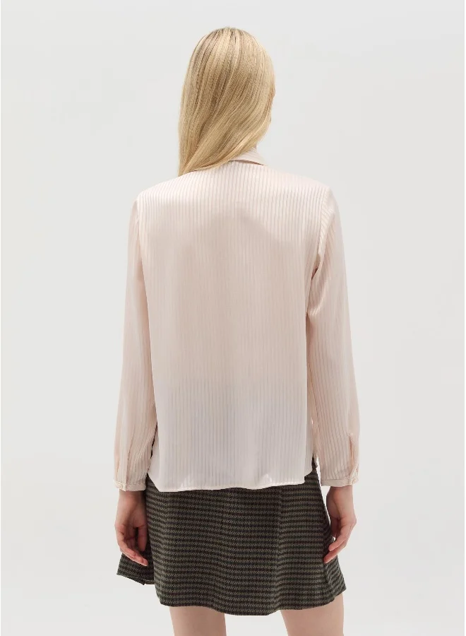 او في اس Satin shirt with stripes and flounce