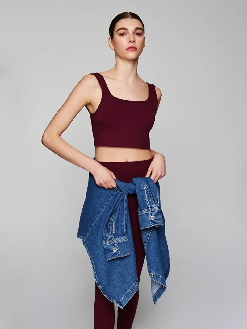 ال تي بي Red Tank Top