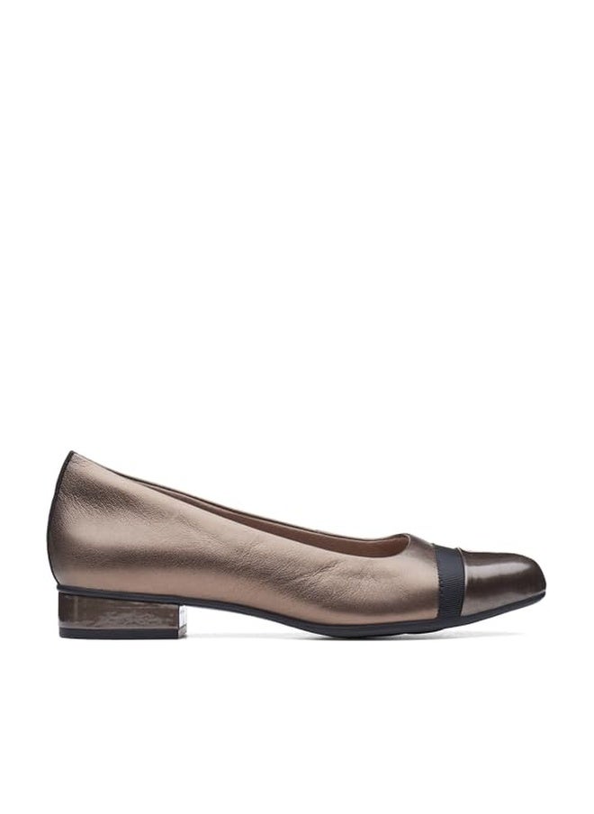 Clarks Women's Juliet Monte Pump, pewter leather/synthetic,7 Wide - Image 1
