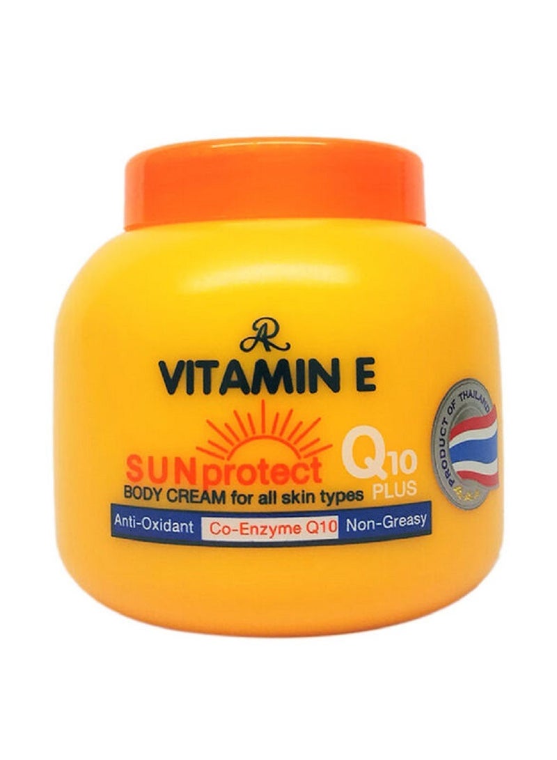 AR 2-Piece Vitamin E Moisturizing Cream And Vitamin E Sun Protect Q10 Plus Cream Set 200grams - Image 3