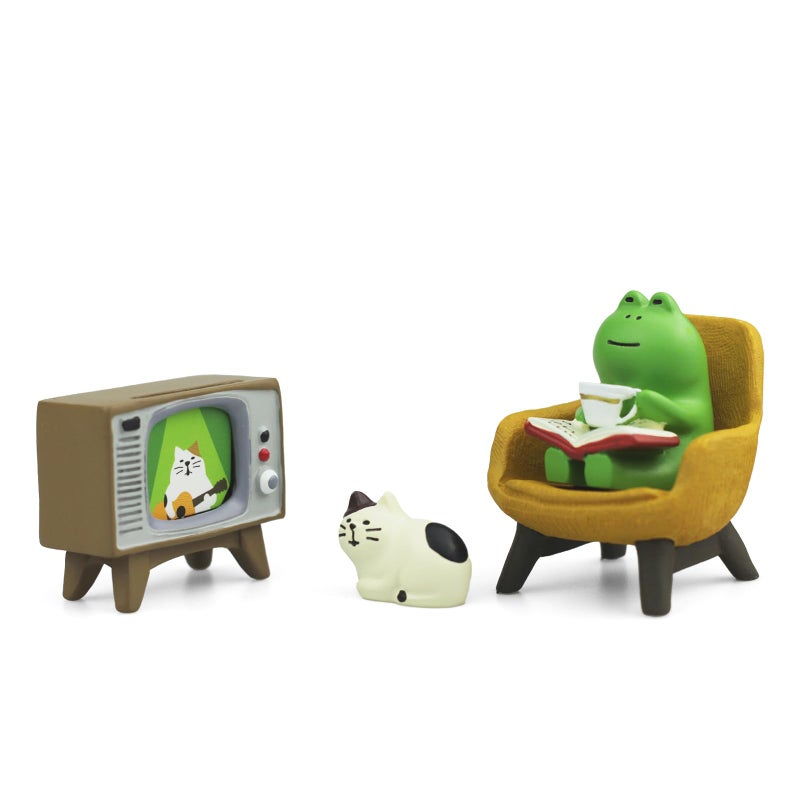 Mevodeata Cute Mini Frog and Cat Figurine with Small Sofa and TV Resin Figure for Office Home Decor Perfect Cute Frog Gift and Cat Gift - Image 2