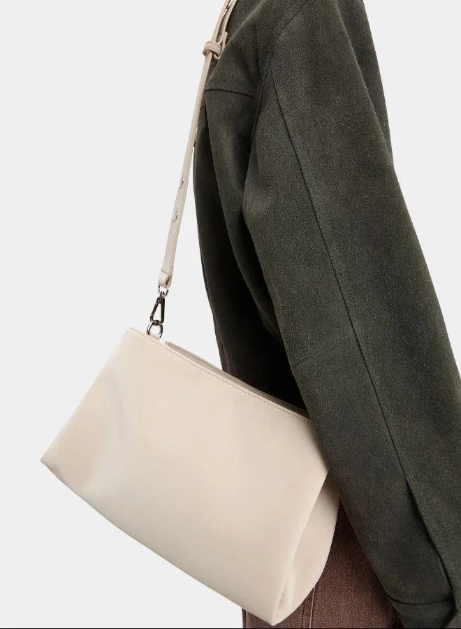 بارفوا حقيبة كتف ذات ملمس ناعم