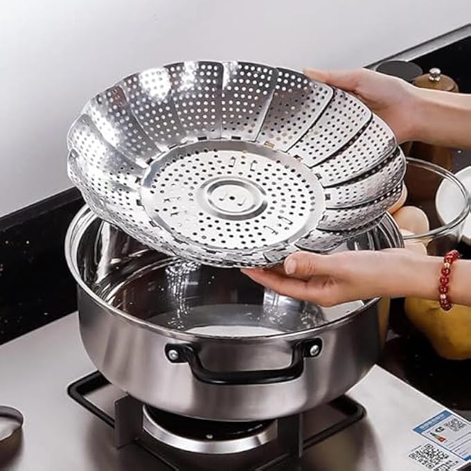 سلة طهي خضراوات بالبخار من الفولاذ المقاوم للصدأ الفاخر - سلة طهي بالبخار قابلة للطي والتمدد لتناسب أحجام الأواني المختلفة (من 6 إلى 10.5 بوصة) - طهي صحي، سهل التنظيف، ومتعدد الأغراض - Image 1