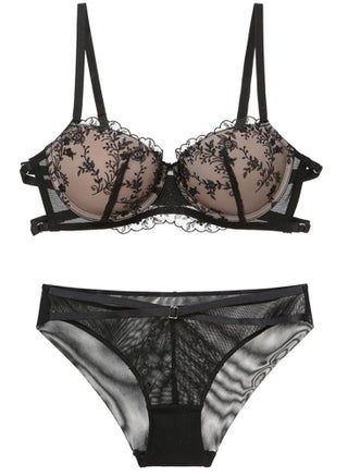 Comfy Lace Embroidery Bra And Panty Set - pzsku/ZC3BE807A824EA1960192Z/45/_/1668754167/20f63024-8af3-45bc-8387-36bd41658adb