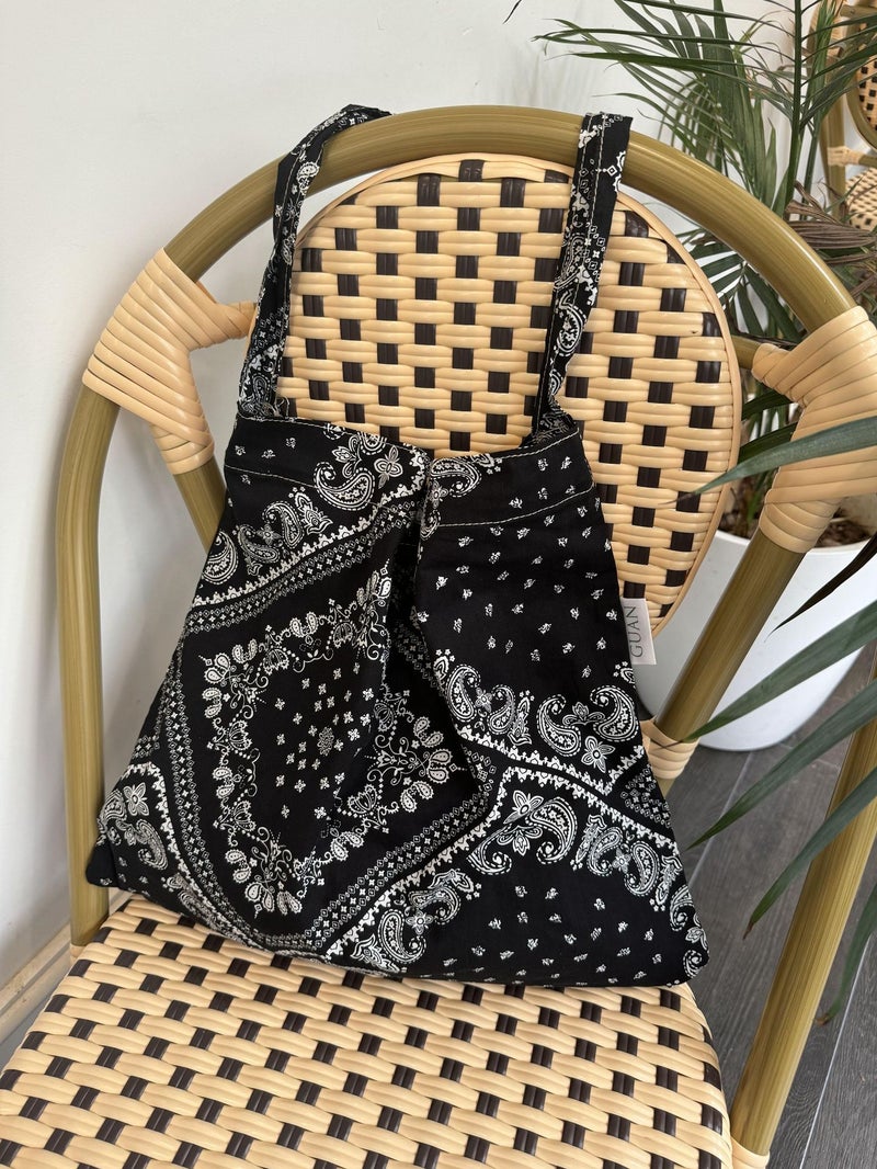 Korean Vintage Cashew Flower Canvas Bag Black · Cashew Flower