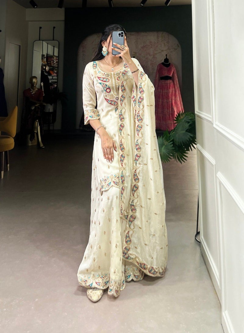 The perfect fusion of classic elegance and modern flair is present here  - Image 2
