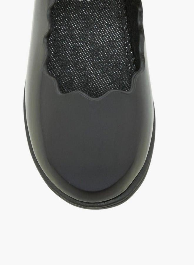 جونيورز حذاء مدرسي بناتي بتفاصيل مقوسة وإغلاق بشريط لاصق - Image 4