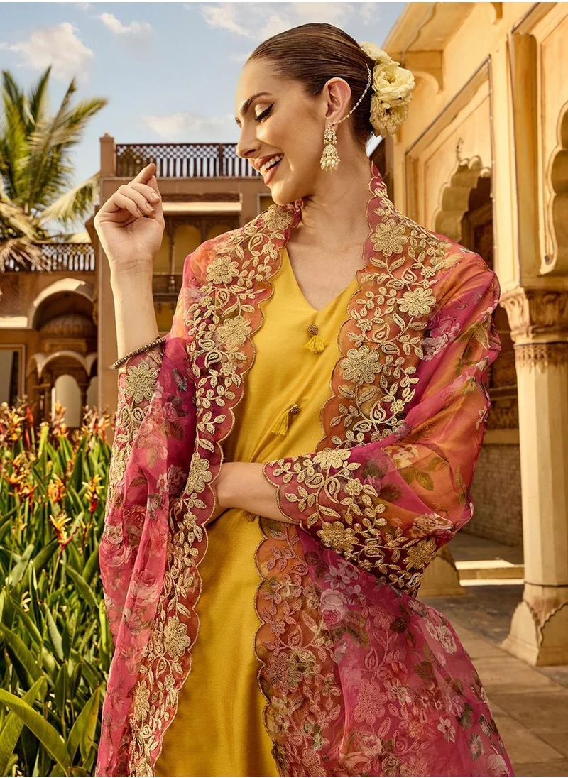 آي شين Women Yellow Kurta Set with Duppatta