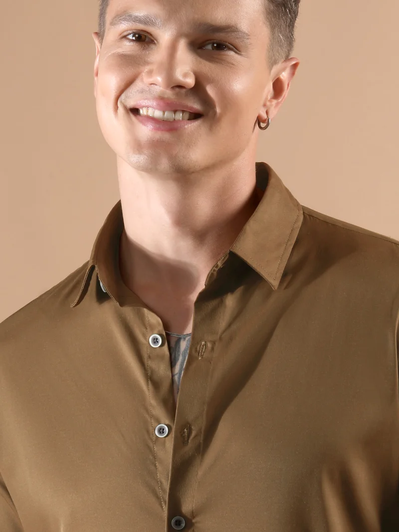 Beyoung Brown Solid Regular Fit Shirt