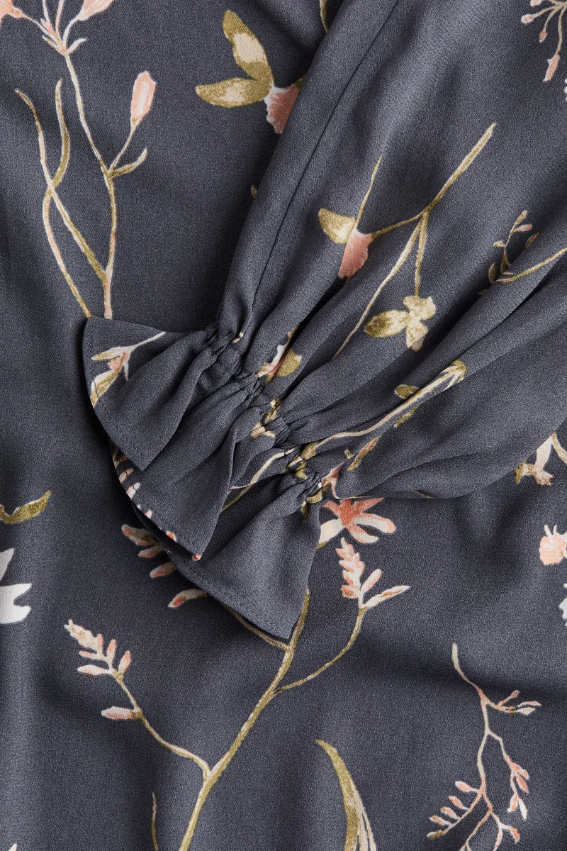 H&M Frilled-collar dress