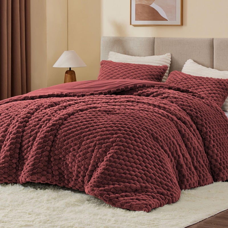 BEDELITE Fluffy Queen Comforter Set - Burgundy Fleece Soft Comforter for Queen Size Bed, Luxury Warm Bedding Set for Winter, Fuzzy Bed Set 3 Pieces (1 Comforter, 2 Pillowcases) - Image 1