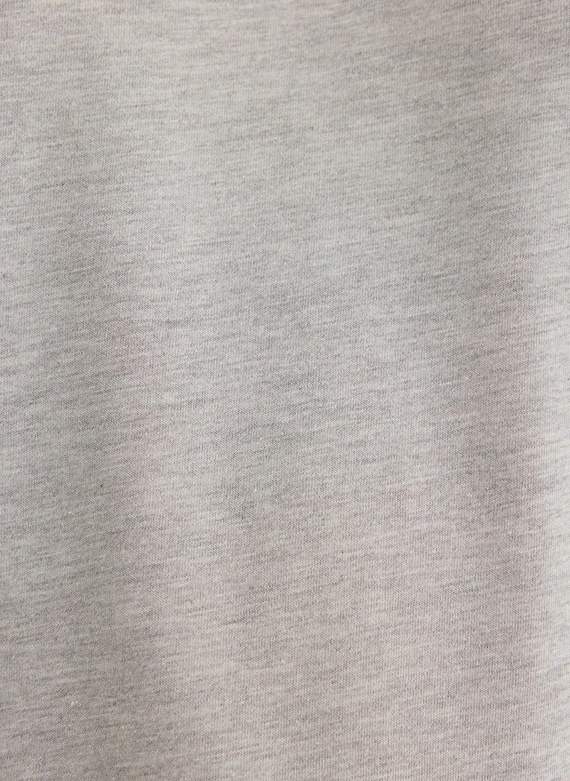 مافي تي شيرت أساسي بياقة دائرية رمادي