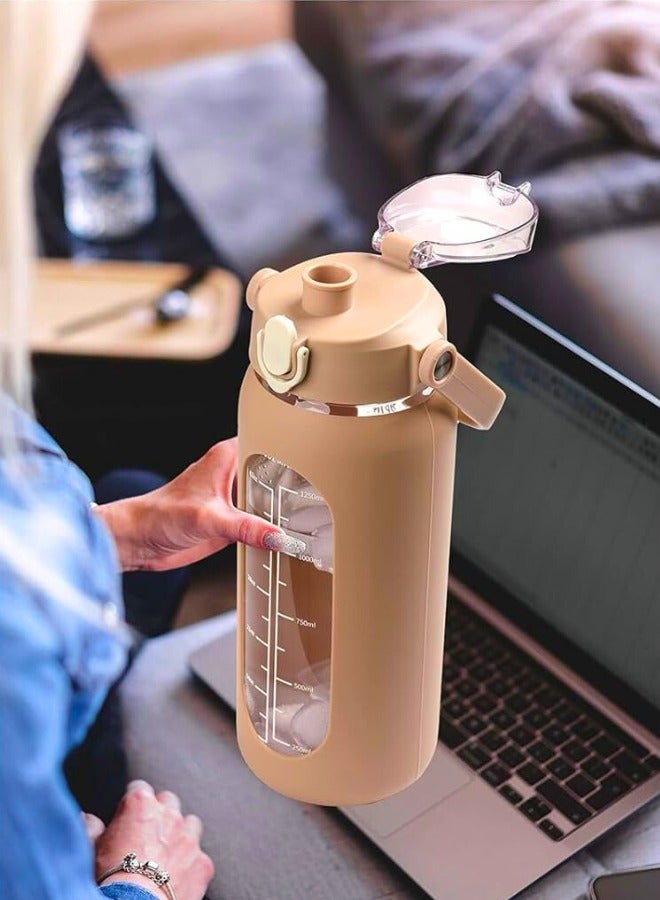 تشيس اب زجاجات مياه زجاجية سعة 56 أونصة مع شفاطة، زجاجة تحفيزية مع غلاف سيليكون وعلامة زمنية، إبريق ماء زجاجي كبير مانع للتسرب للصالة الرياضية والمنزل والمكتب، لون كهرماني - Image 2