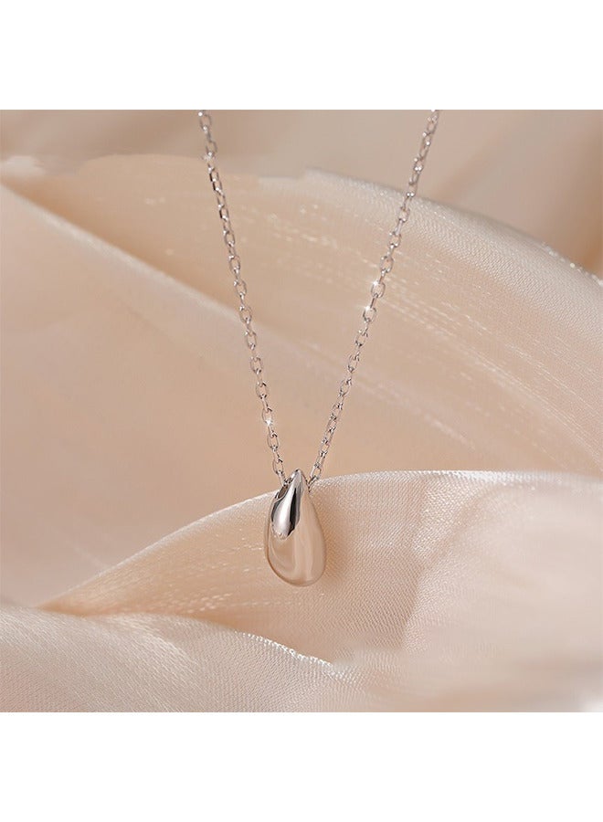 سلسال نسائي انيق وناعم مصنوع من الاستانلس ستيل باللون الفضي - Image 3