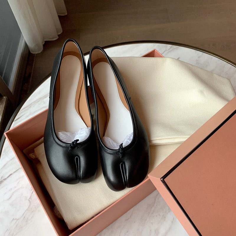 متوفر في المخزون ويشحن على الفور! أحذية ونج شياودو ذات الأصابع المنفصلة للنساء، 2025 أحذية مسطحة جديدة ضحلة للنساء، ربيع وصيف - Image 1