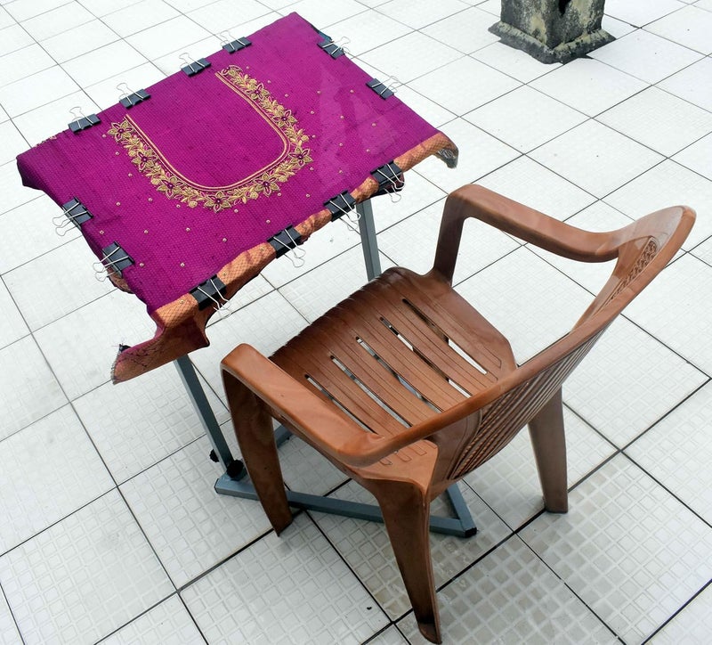 Prabhas Designs Height Adjustable Frameless Box Aari Stand 24 X 16 Inches with 12 Clips Alternative for Hoops - Image 4