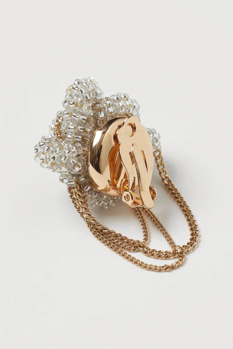 اتش اند ام أقراط أذنين مزينة بخرز زجاجي