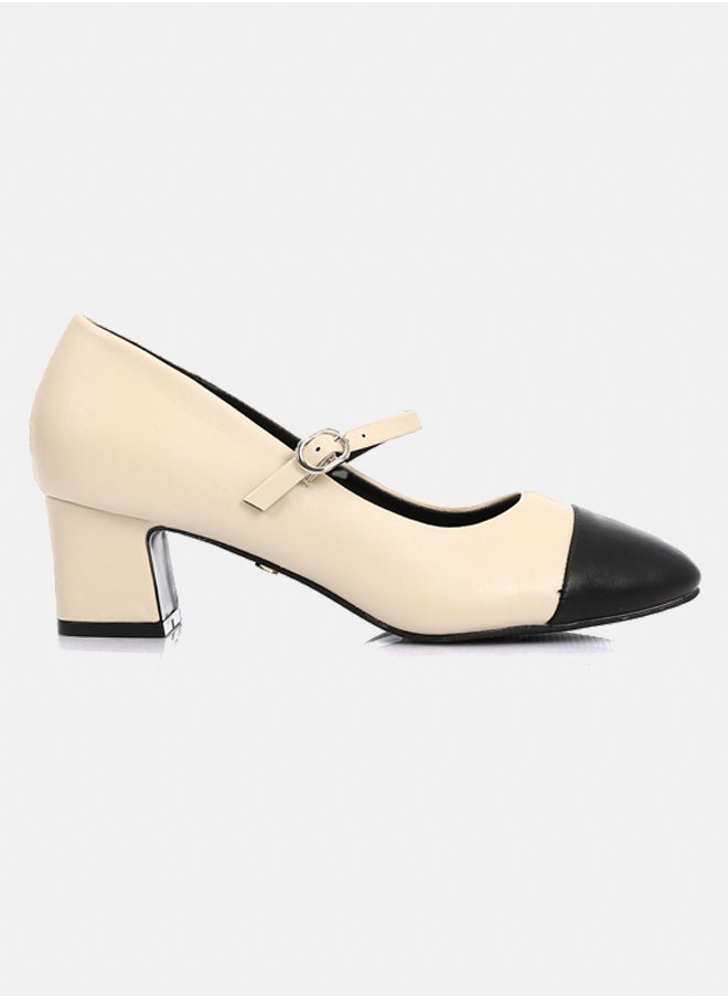 DejaVu Fashionable Heeled Shoe  - Image 2