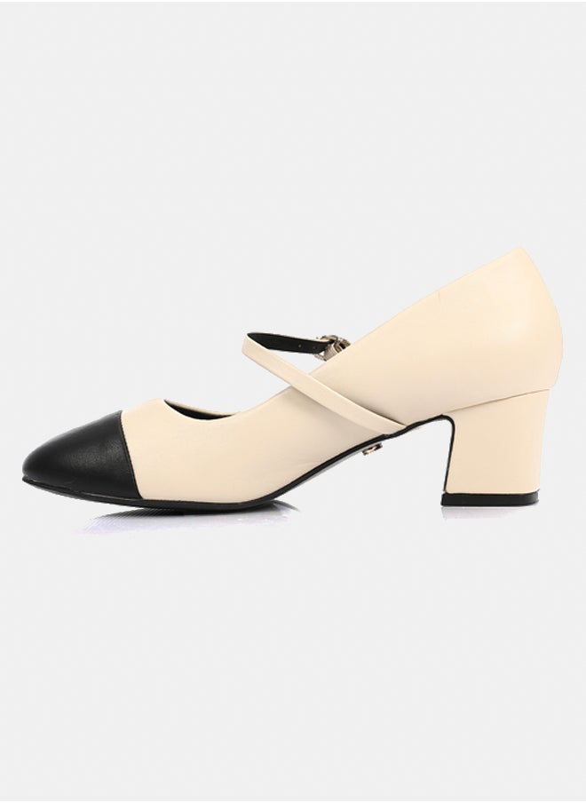 DejaVu Fashionable Heeled Shoe  - Image 4