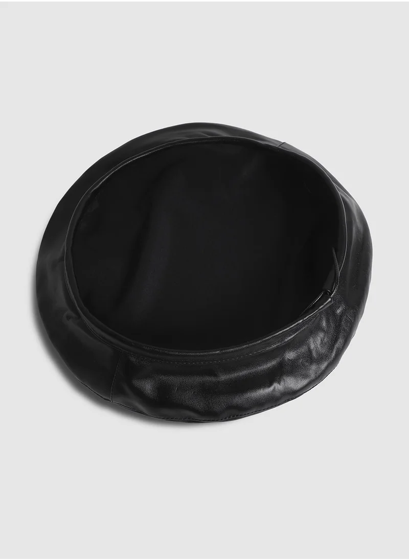 Haute Sauce Flat Grain Beret Hat - Black