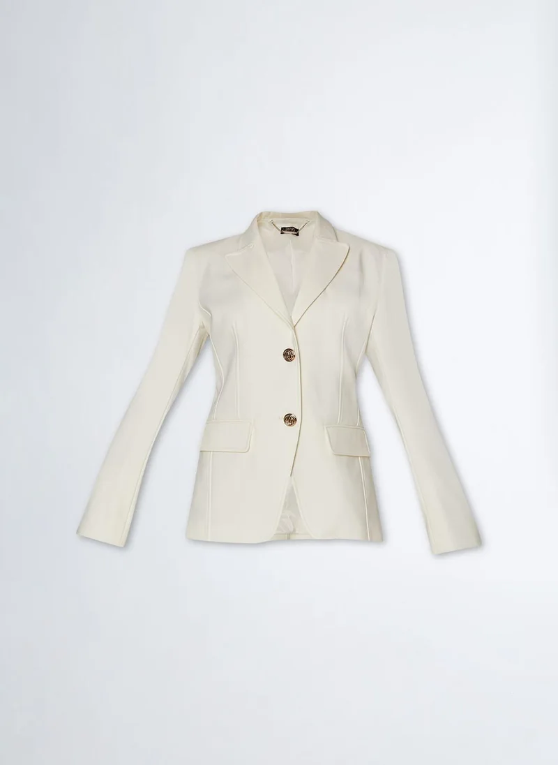 ليو جو بليزر بقصة ضيقة