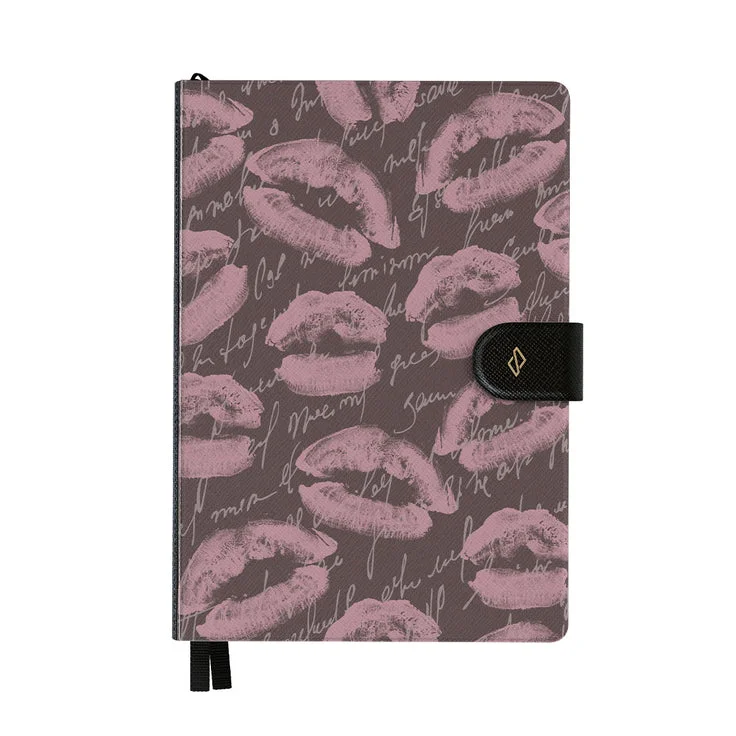 بورجا بلانر بورجا  غير مؤرخ إنفينيتي بإغلاق مغناطيسي - دفتر ملاحظات بغلاف مقوى من الجلد النباتي،  صفحة، ورق   جرام، ربط مسطح، جيب خلفي وعلامات شريطية - ميلودراما