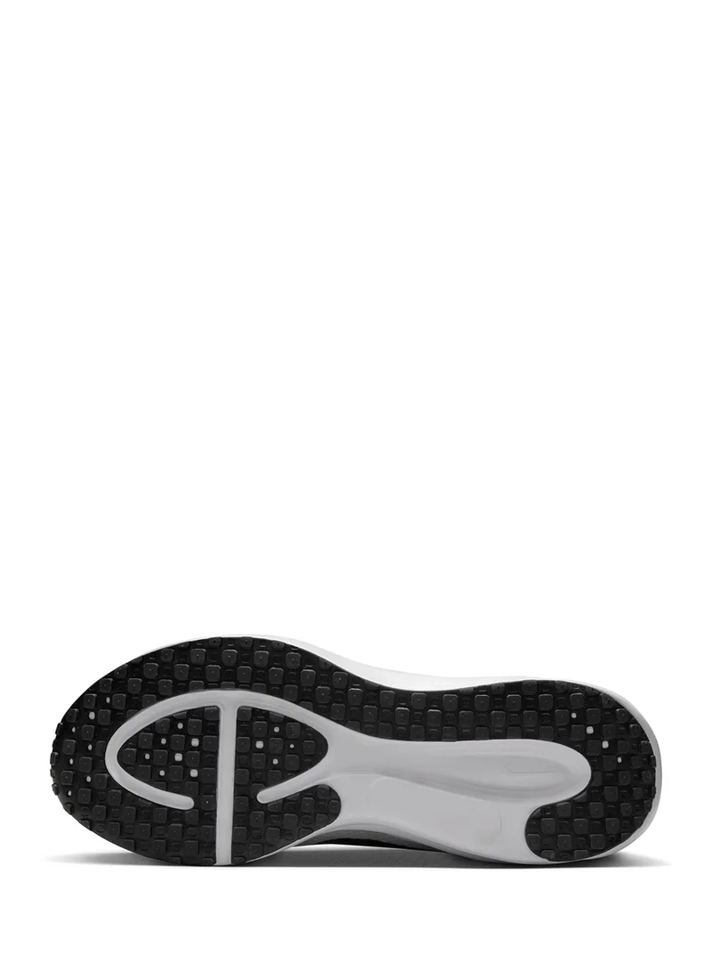 Nike Revolution 8 Wide