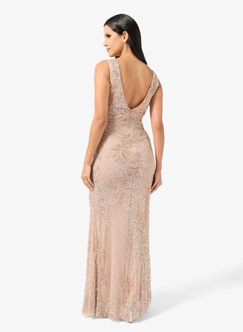 نمشي x فستان سهرة مزين بالخرز بفتحة عنق عميقة